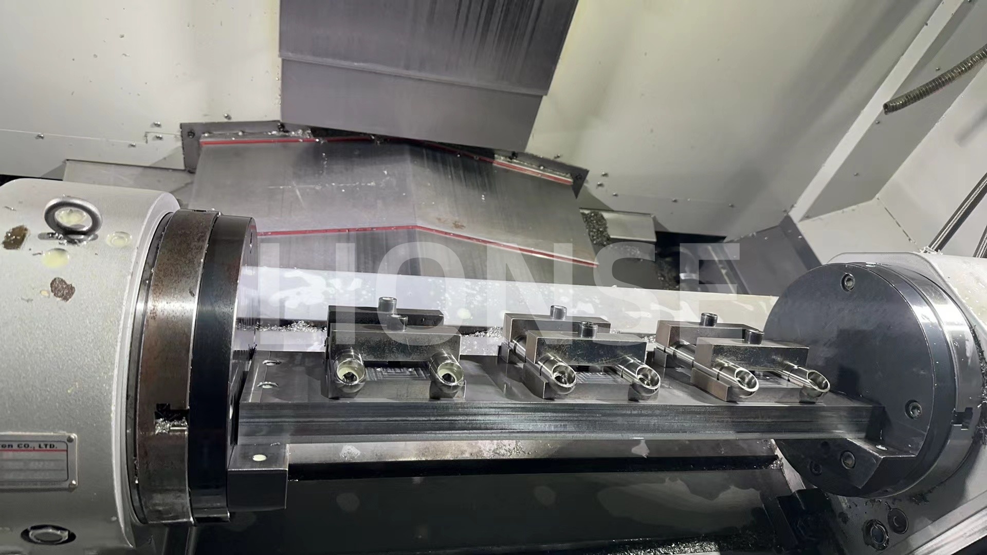 Pentru ce echipament marin specific poate fi folosit aliajul de titan GR5?