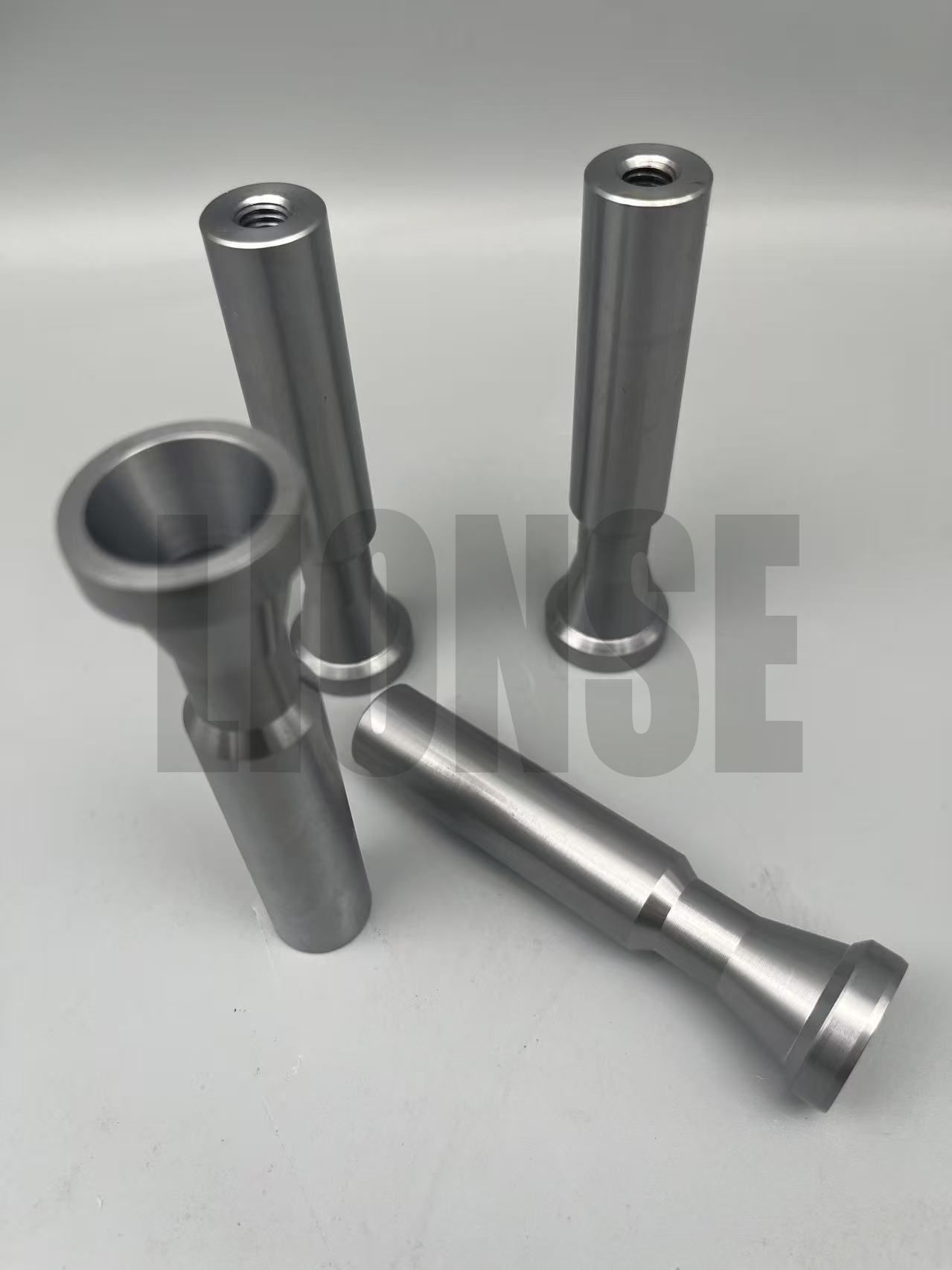 Ce sunt separatoarele filetate personalizate prelucrate CNC?