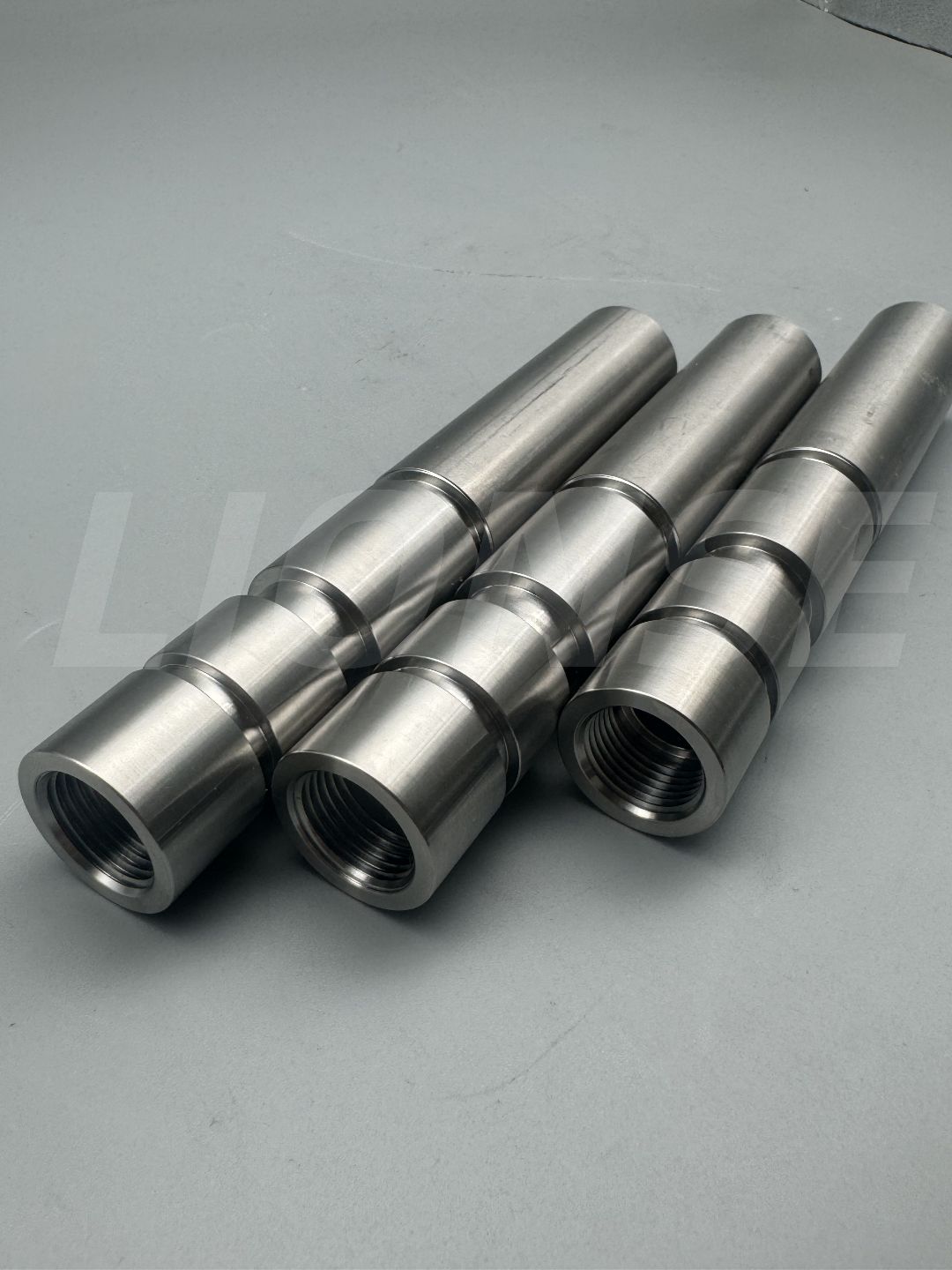 Arbore din titan de gradul 5 cu strunjire NC