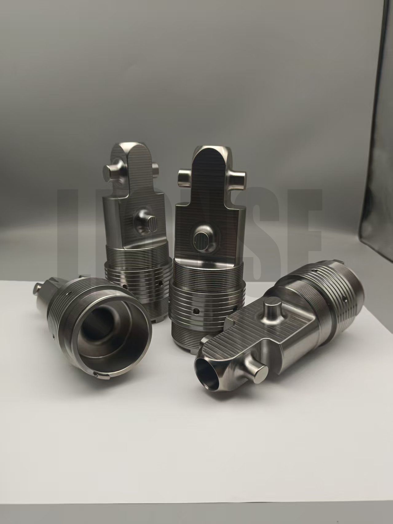 Piese mecanice din titan pentru Abyssal